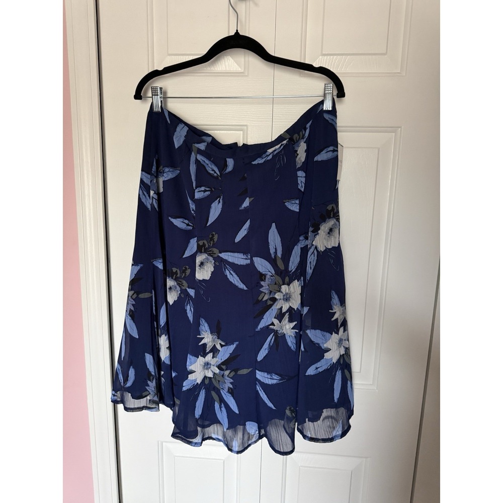 Sag Harbor NWTs Blue Floral Skirt In Size 12 Length 27" Waist 17"